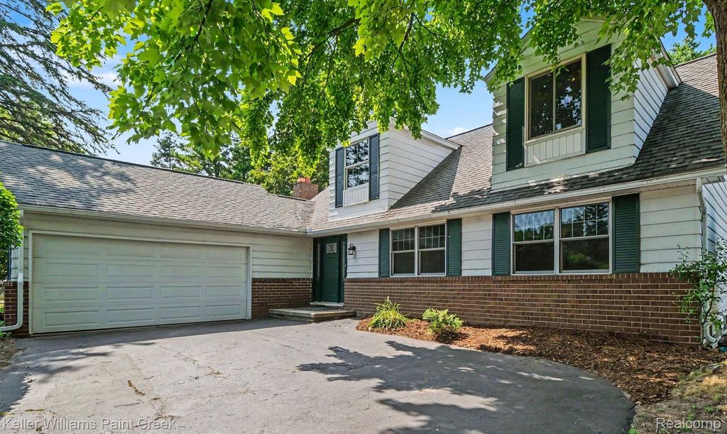 2711 Armstrong Drive, Orion charter township