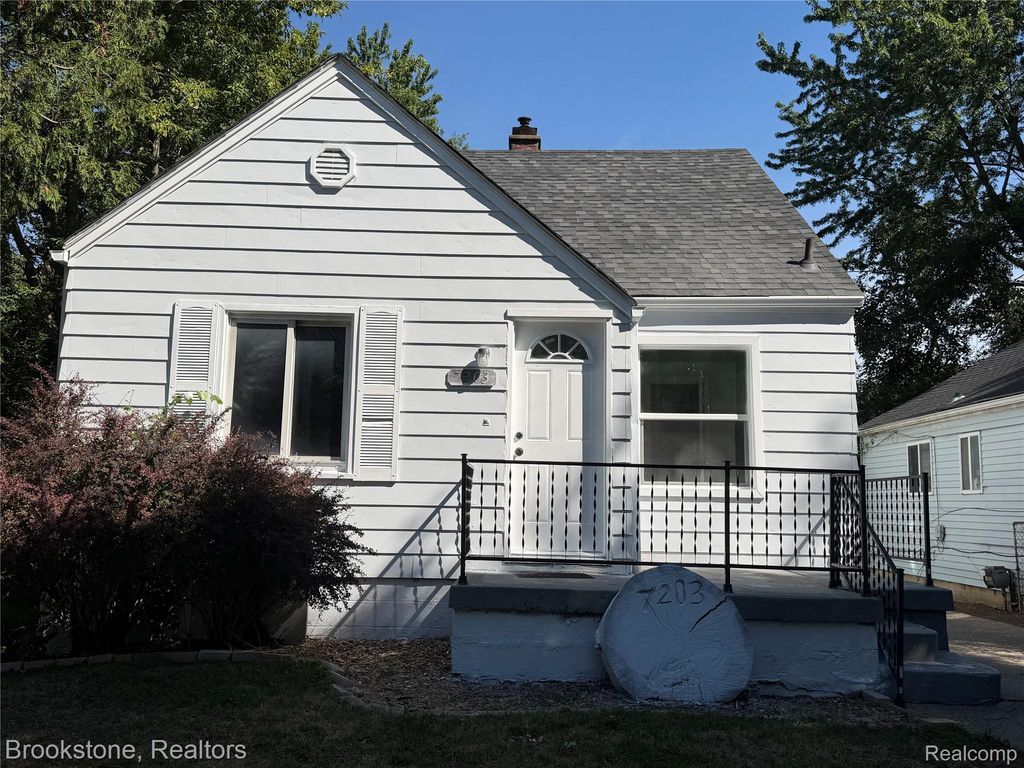 7203 Orchard Avenue, Warren city