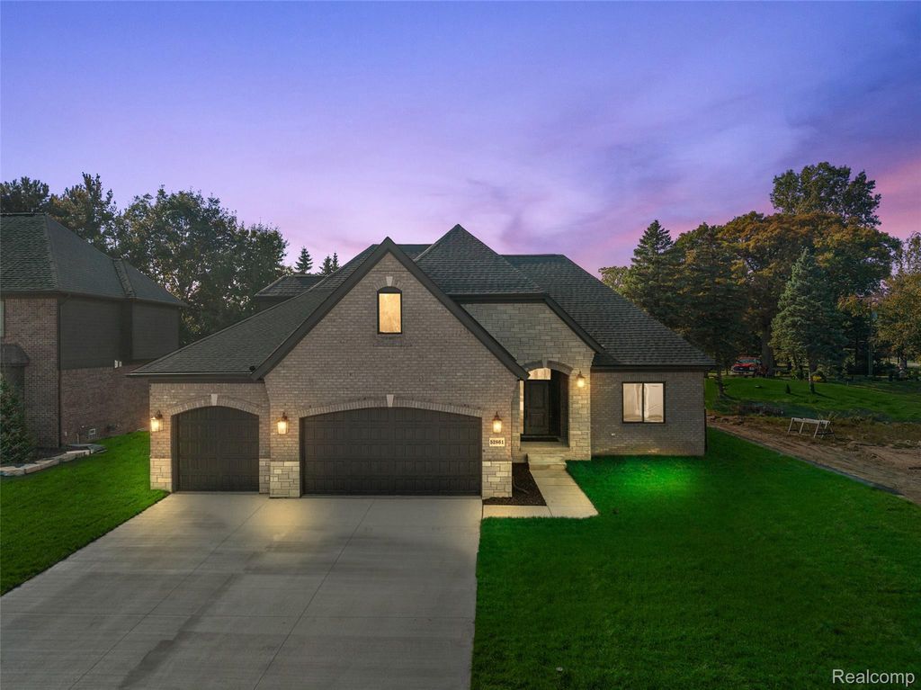 8267 Sandi Lane, Bruce township