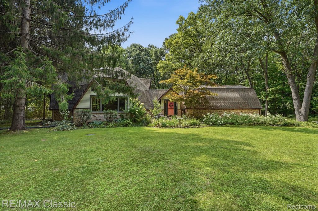 5109 Harvey Lake Road, Highland charter township
