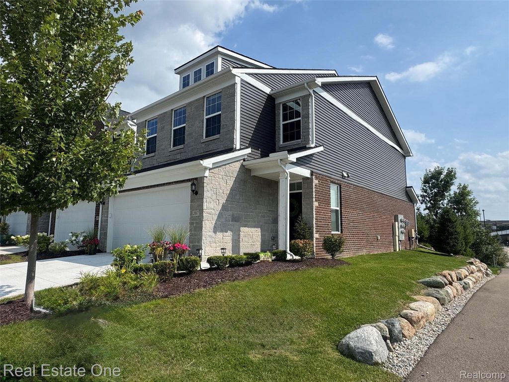 297 Strawberry Drive, Rochester Hills