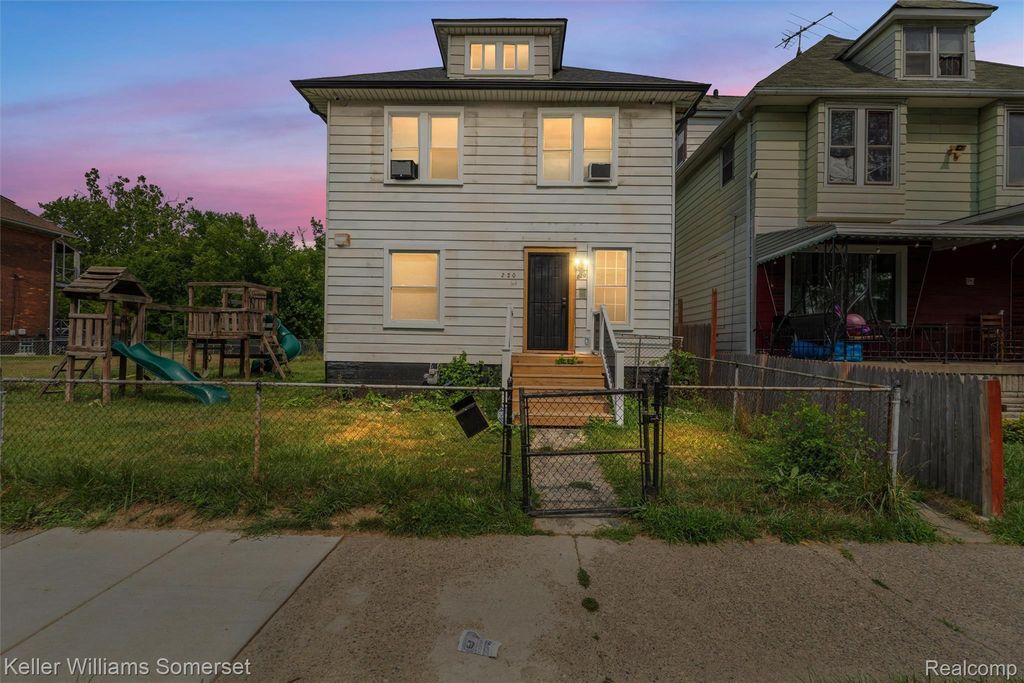 220 W Buena Vista Street, Highland Park city
