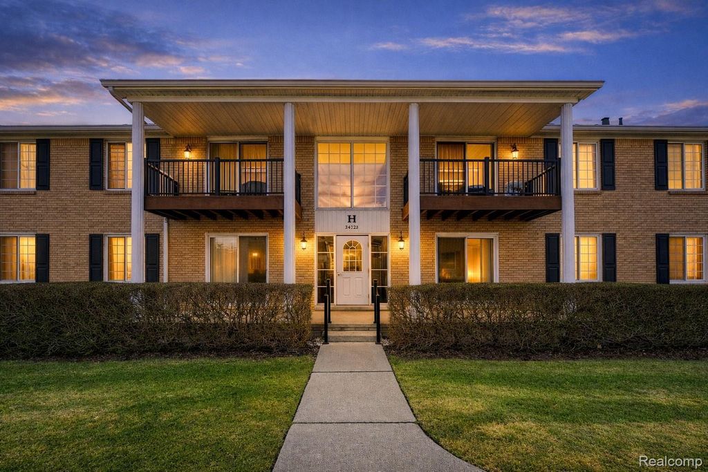 34720 Huntley Drive 23, Sterling Heights