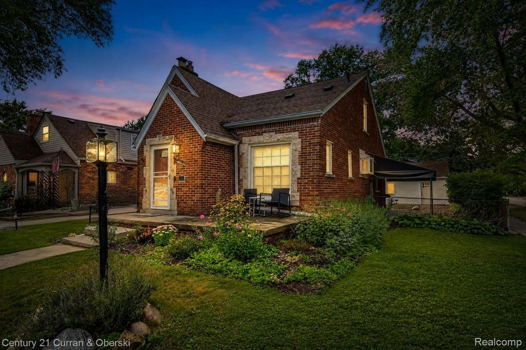 2100 Lancaster Street, Grosse Pointe Woods city