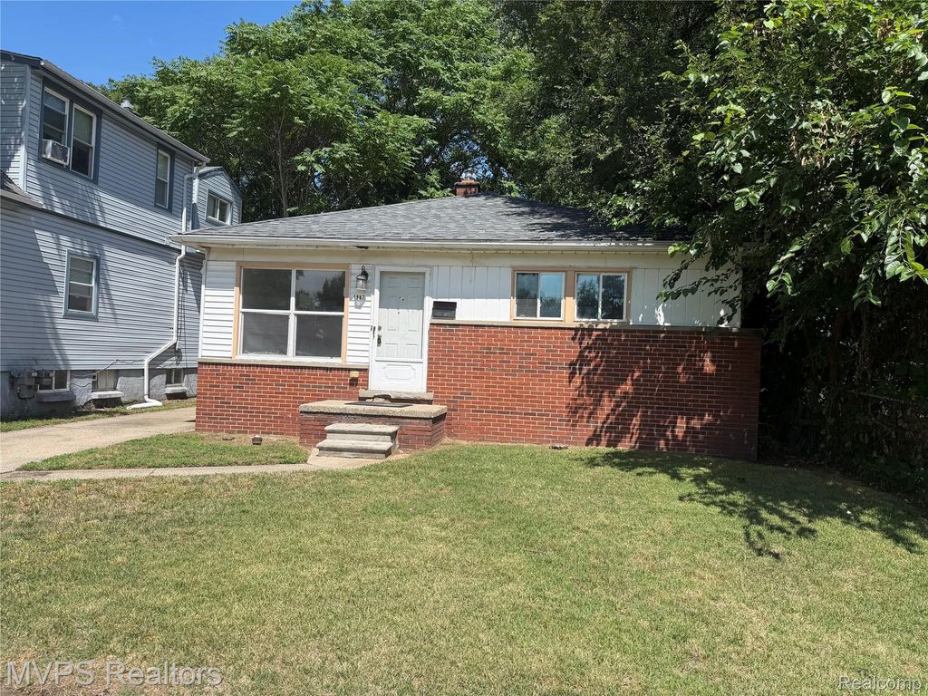 1967 Garrick Avenue, Warren city