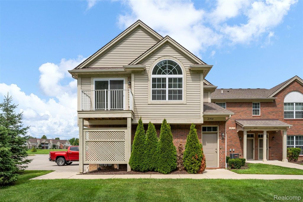 21914 Aberdeen Drive 30, Macomb