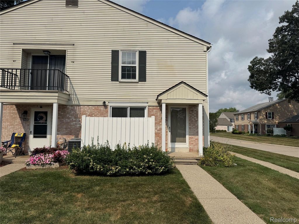 24404 Meadowbridge Drive, Clinton Twp