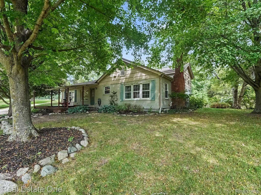 1275 Rosell Road, Rose township