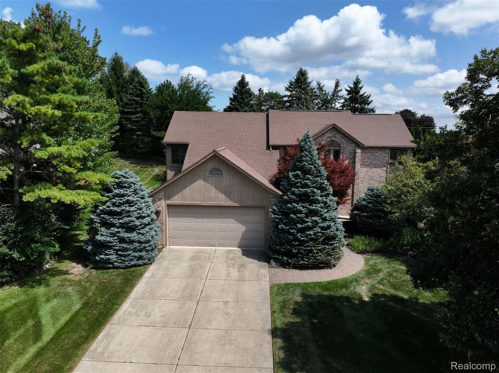 2070 Reagan Drive, Rochester Hills city