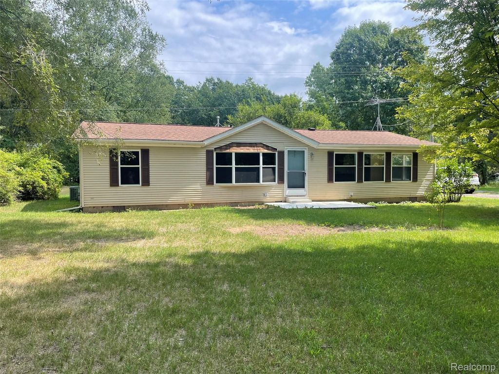 1938 Indian Road, Lapeer