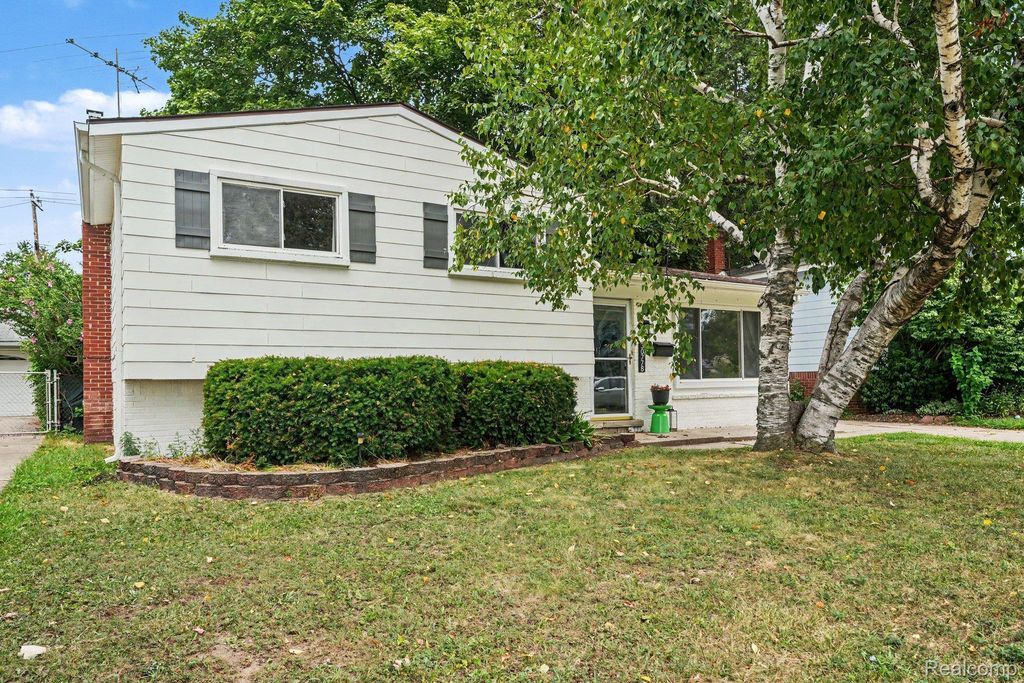30778 Burlington Street, Westland city