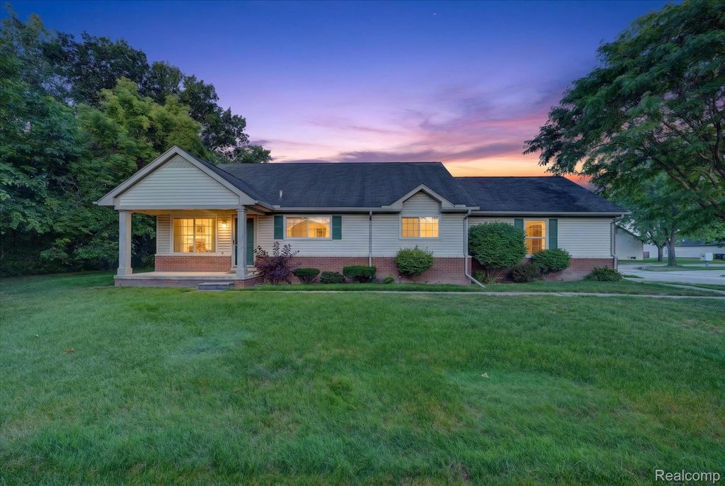 16830 Kenwood Court, Roseville