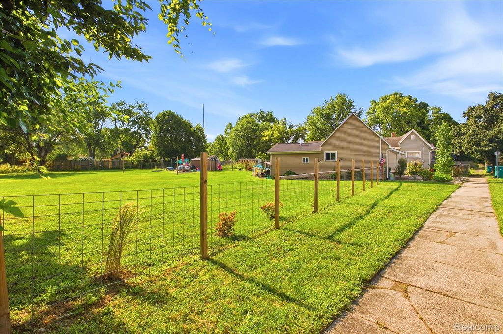 2308 Rheamount Avenue, Lansing