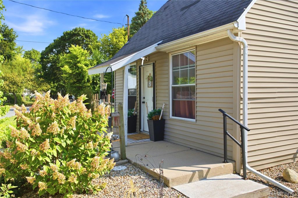 2308 Rheamount Avenue, Lansing city