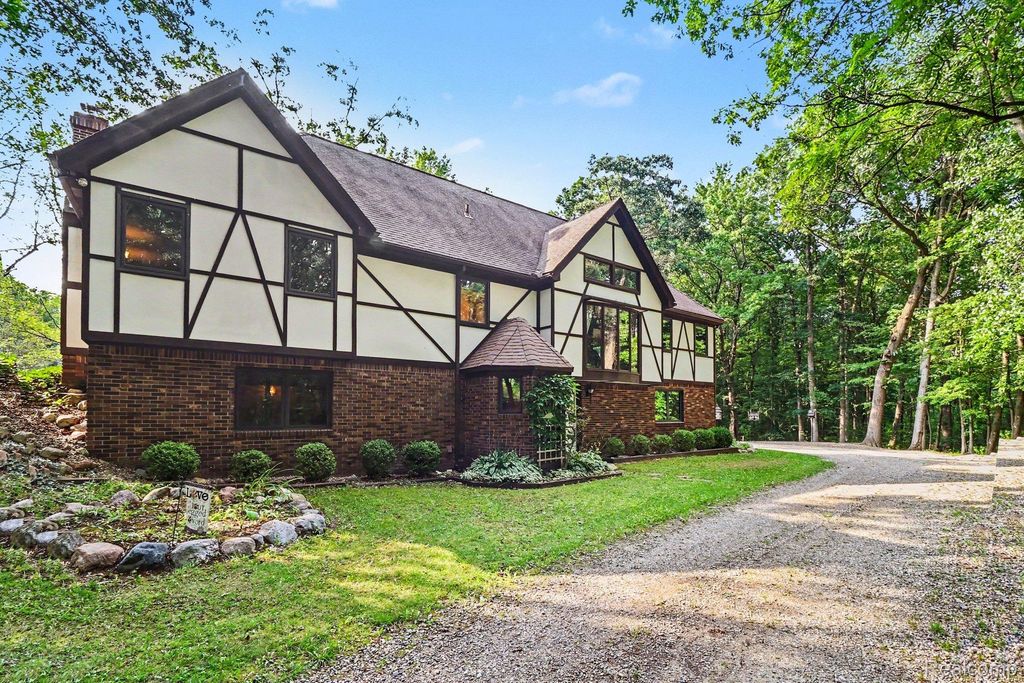 6300 Raddatz Road, Cohoctah township