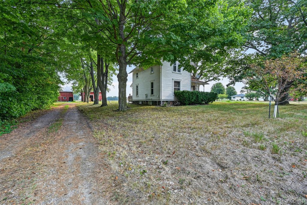 1450 Peet Road W, New Lothrop