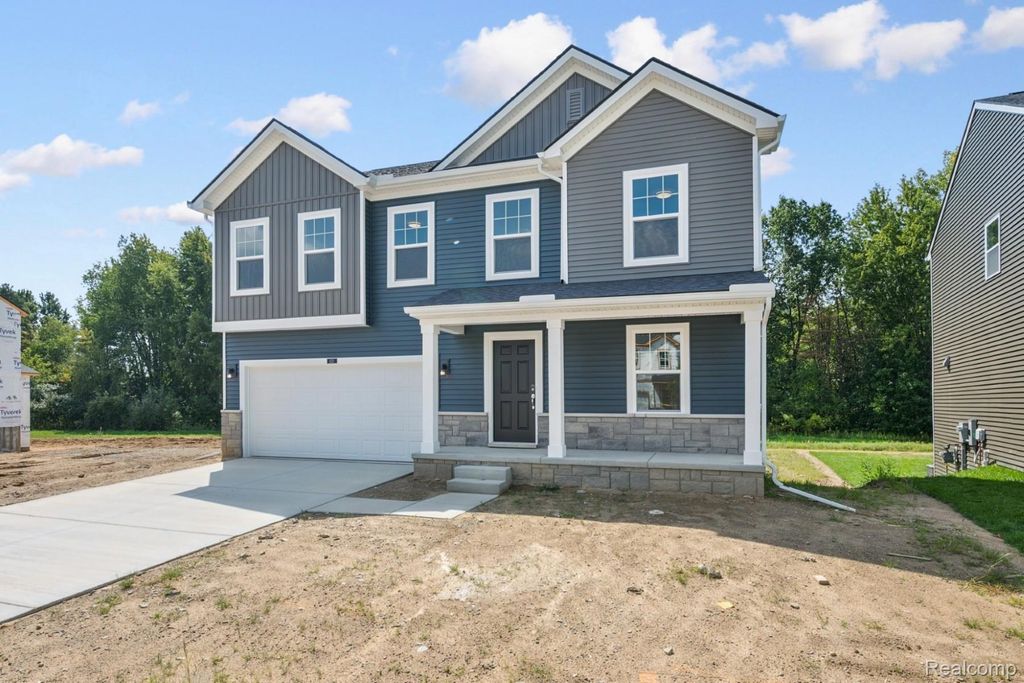 423 Hidden River W, Holly township