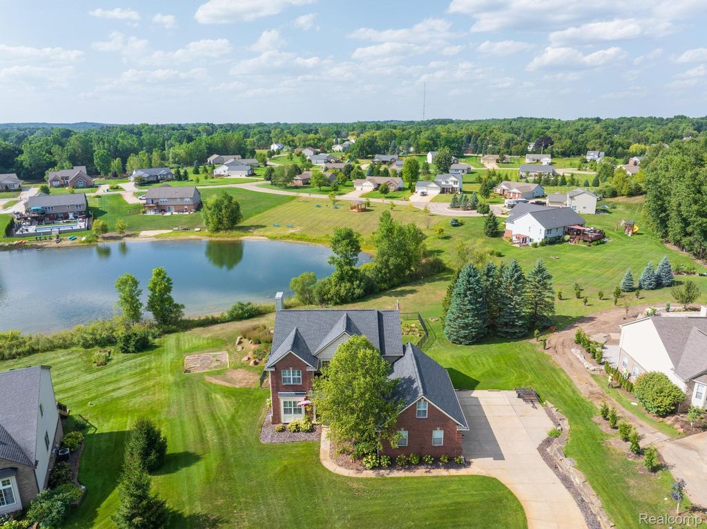 4755 S Quarry Creek, White Lake charter township
