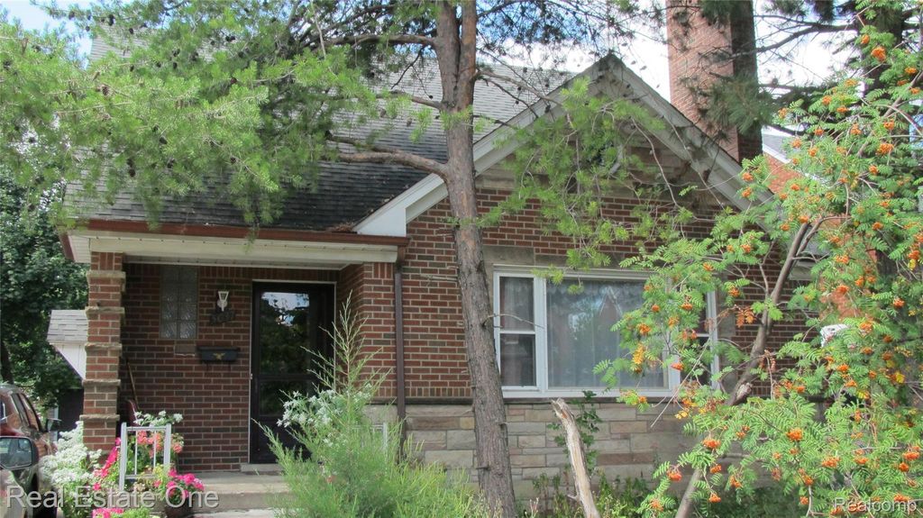 5037 Maple Street, Dearborn city