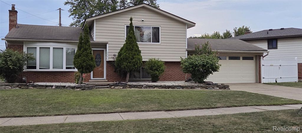 26612 Karen Avenue, Warren city