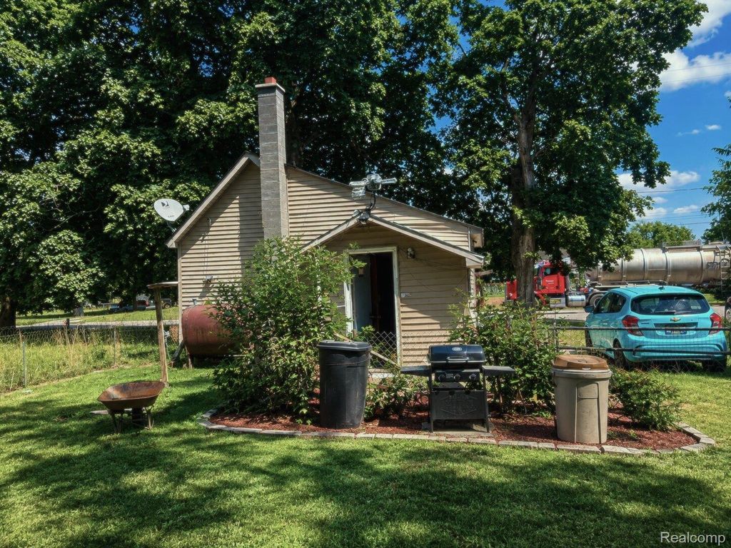 4207 N Carland Road, Fairfield township