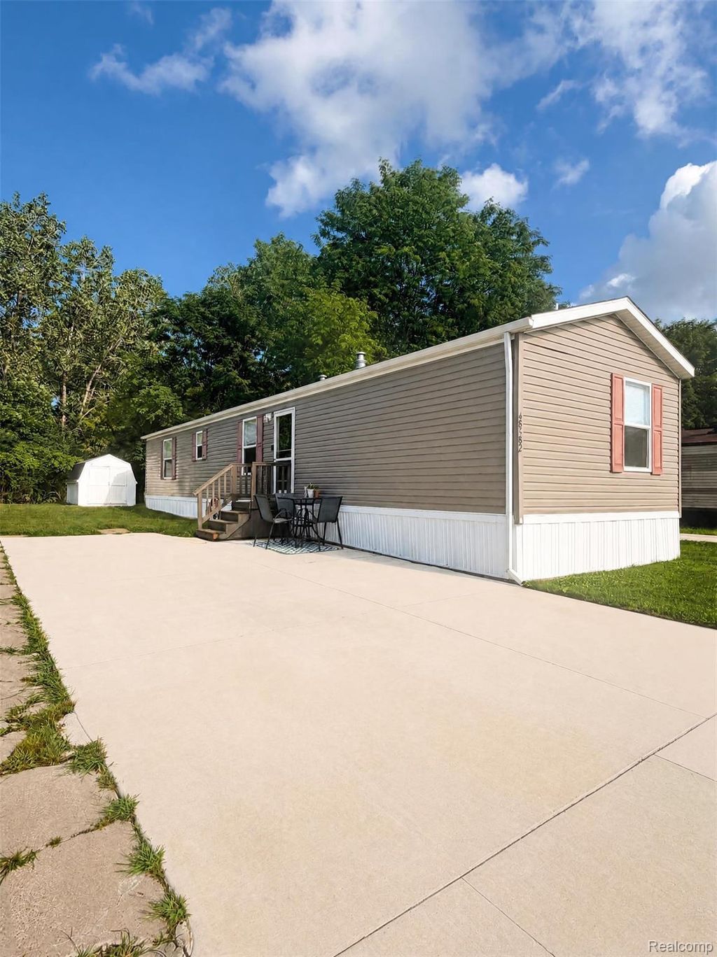 48582 Lakeview E, Shelby charter township
