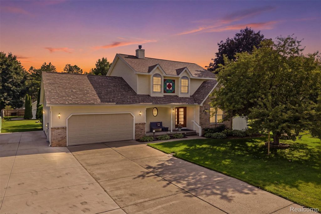 9380 Englishman Drive, Tyrone township