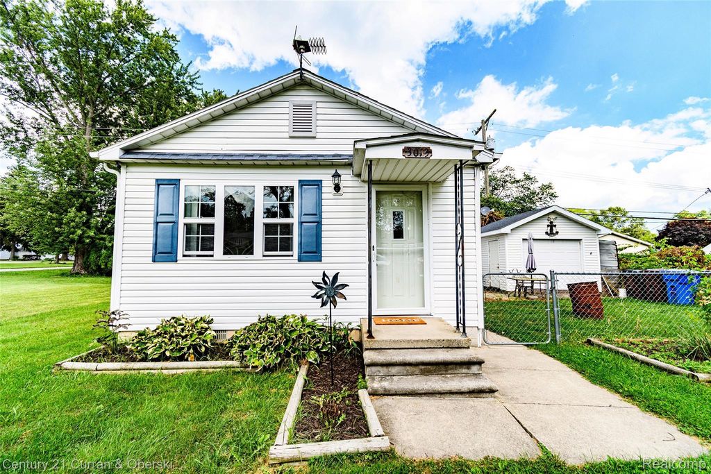 3013 Lakeview Street, Frenchtown township
