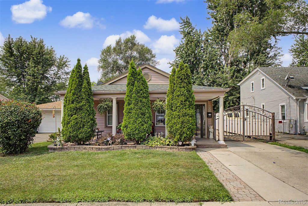 8299 Robindale Avenue, Dearborn Heights city