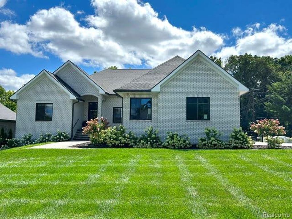 39 Stark Road, Rochester Hills city