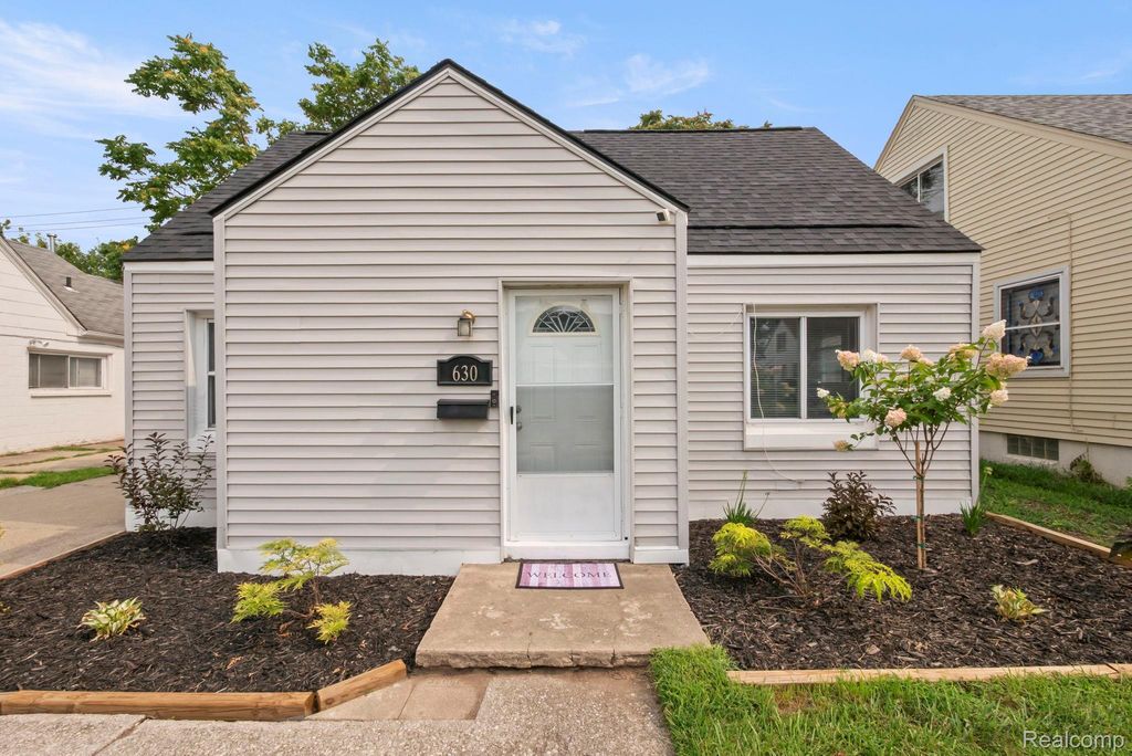 630 White Avenue, Lincoln Park city