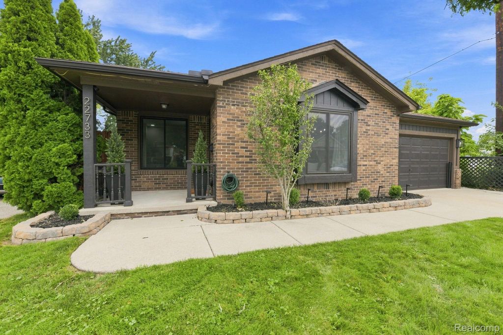 22733 Ridgeway Street, St. Clair Shores