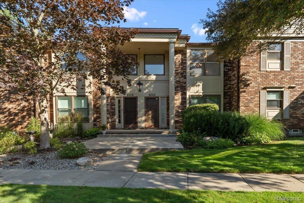 4320 Knightsbridge Lane, West Bloomfield