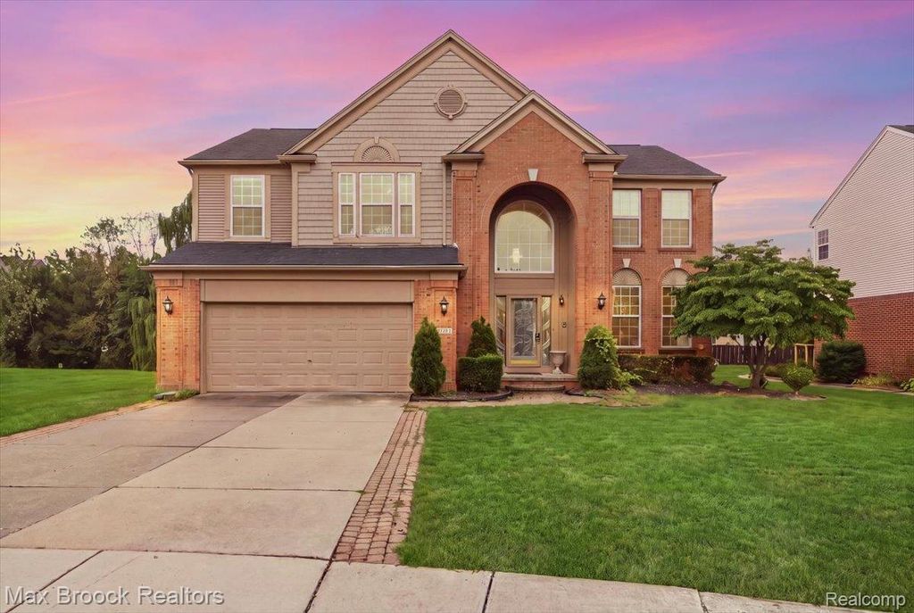 15034 Oak Knoll Court, Sterling Heights city