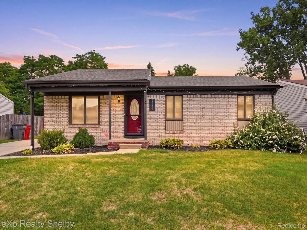 16127 Touraine Drive, Clinton charter township