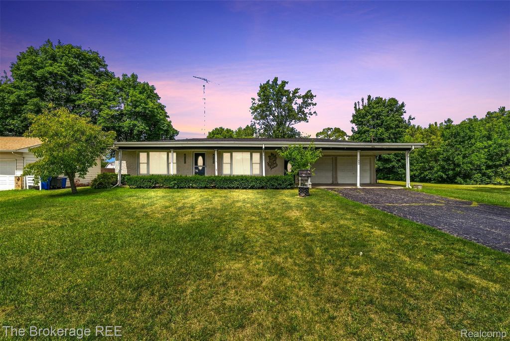 1049 E Hill Road, Grand Blanc charter township