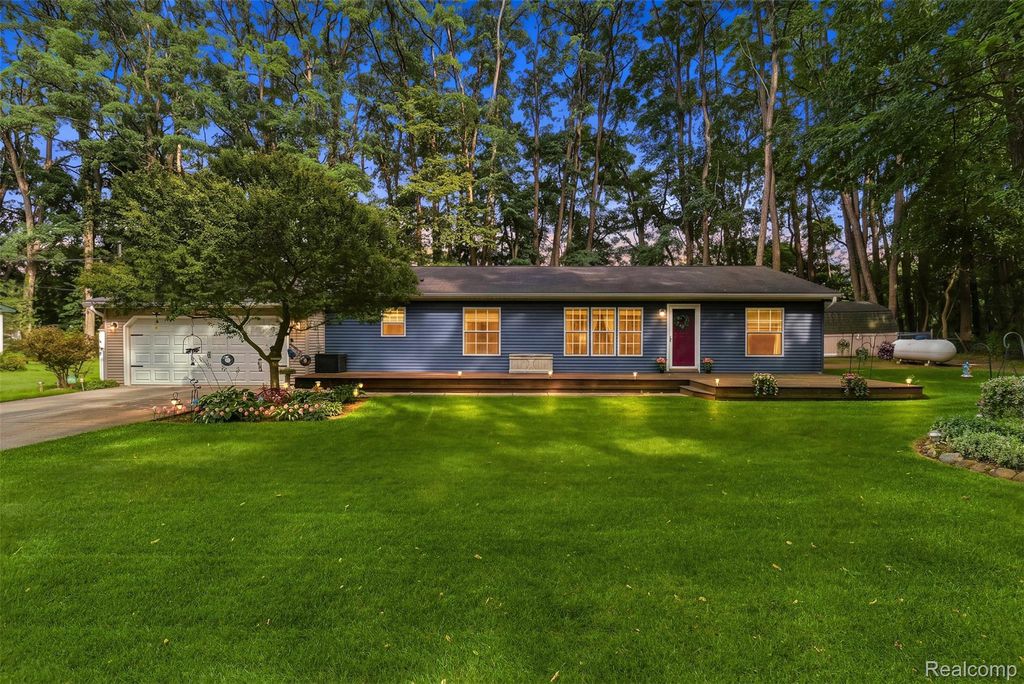 15231 Shiawassee Drive, Argentine township