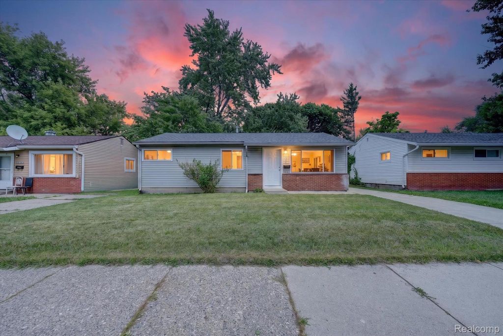 21910 Eastwood Street, Oak Park city