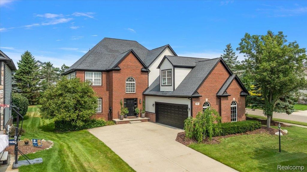587 Bay Pointe Drive, Oxford village