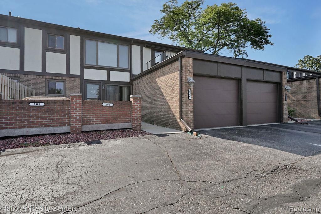 206 Country Club Drive, St. Clair Shores