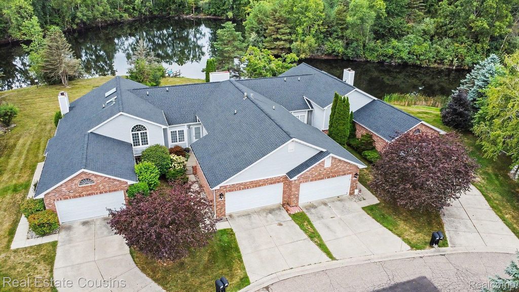 6305 Squire Lake Drive, Flushing