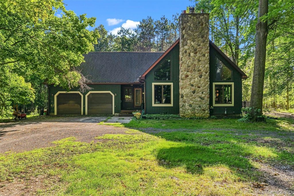 3195 Emery Lane, Hadley township