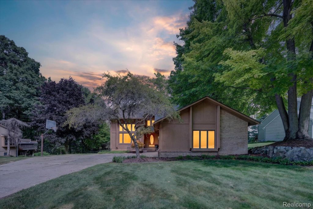 5954 Snow Apple Drive, Independence charter township