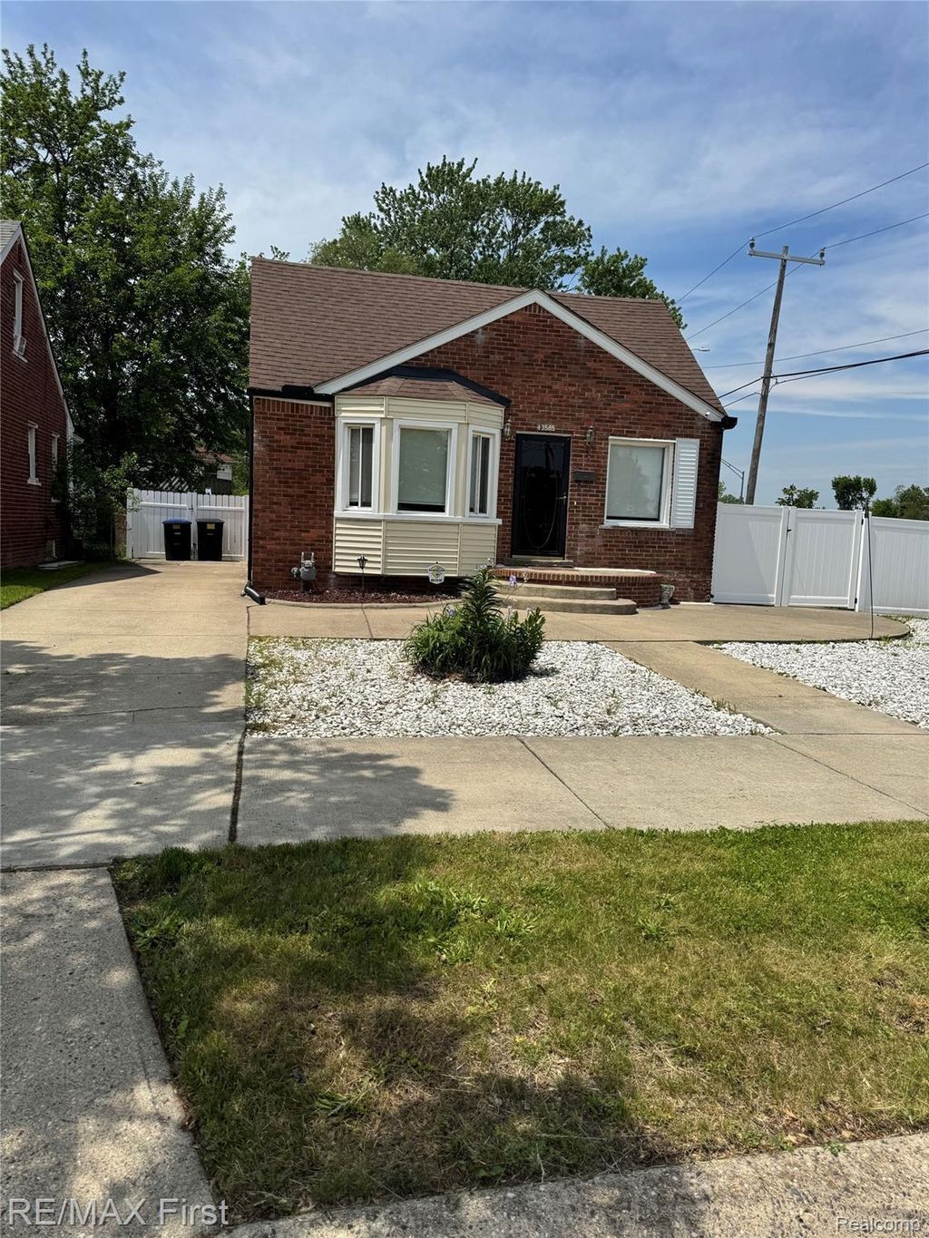 13585 Rockdale Street, Detroit city
