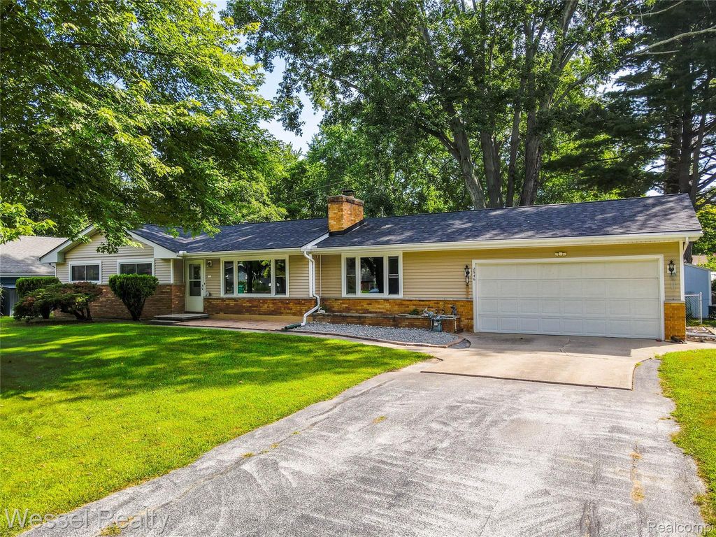 2546 Oakwood Drive, Port Huron charter township