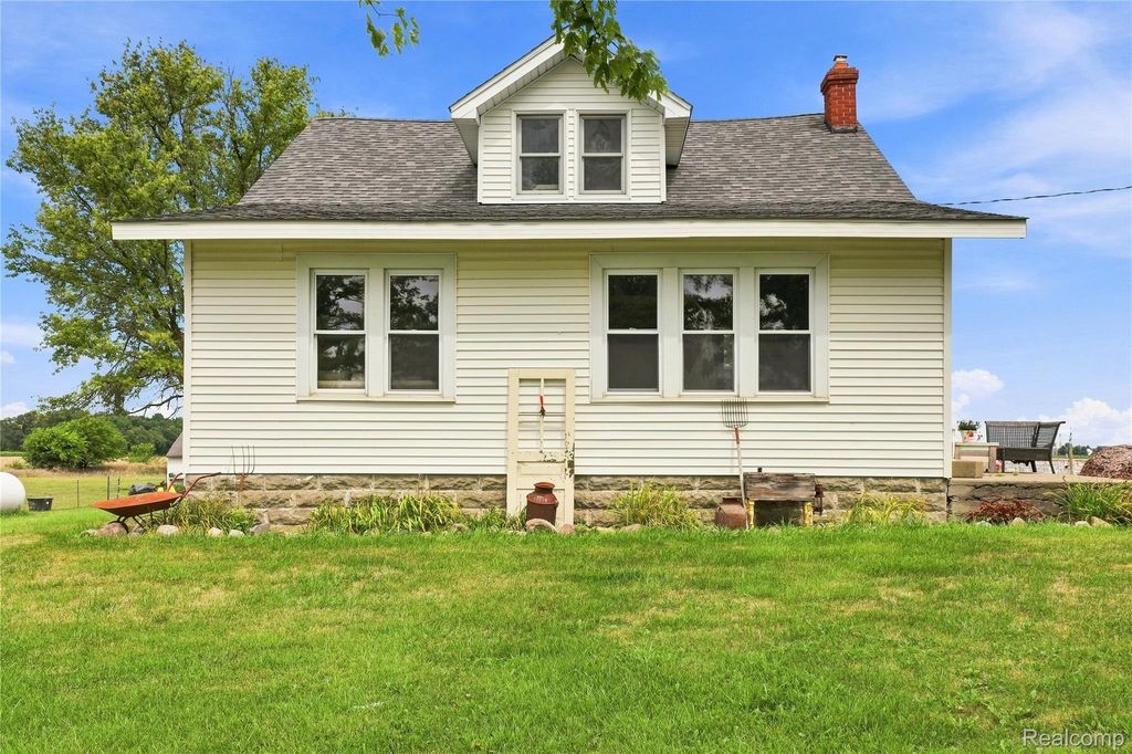 8647 Middleton Road, Venice township