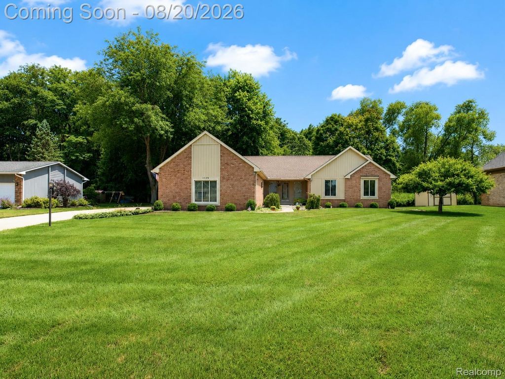 1129 S Lake Valley Drive, Fenton charter township