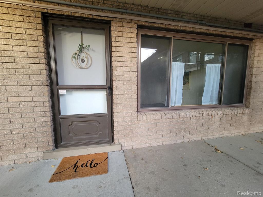 995 N Cass Lake Road 128, Waterford