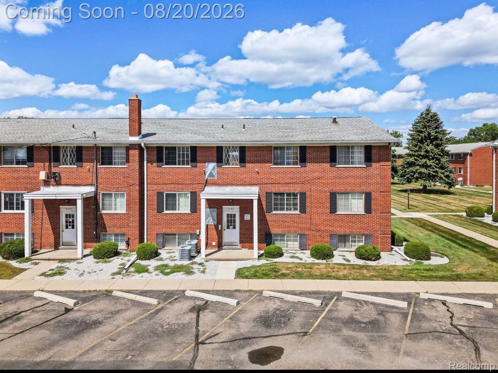 8140 Crestview Drive, Sterling Heights