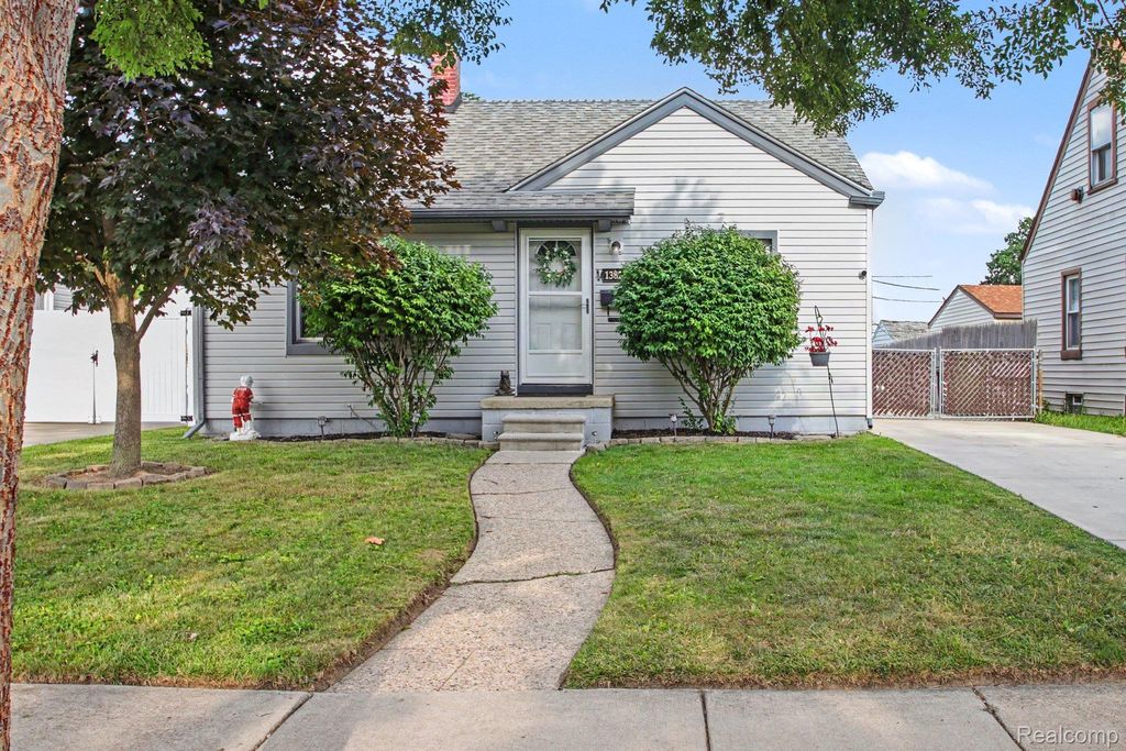 13825 Pearl Street, Southgate city